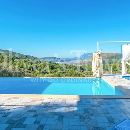 Sleeps 2 With Pool Air Con And Wifi *