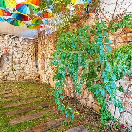 Sleeps 2 With Pool Air Con And Wifi *
