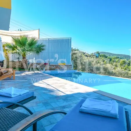 Sleeps 2 With Pool Air Con And Wifi Vilă
